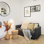Charming Renovated Next To The Sea Appartamento Šibenik
